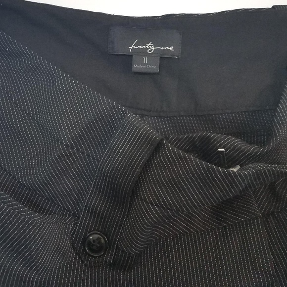 **SOLD** Forever 21 Lowrise Pinstripe Career Pants - Picture 5 of 8